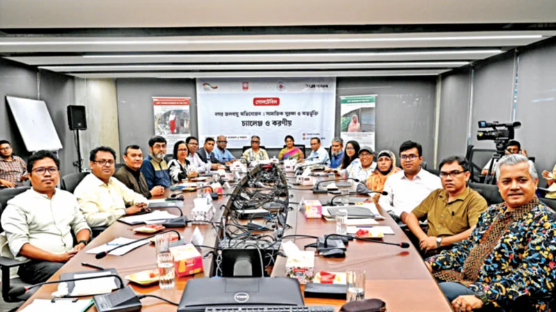 জলবায়ু উদ্বাস্তুর ঢল সামলাতে দিশেহারা নগর: সুরক্ষায় সরকারি-বেসরকারি সমন্বিত উদ্যোগের দাবি