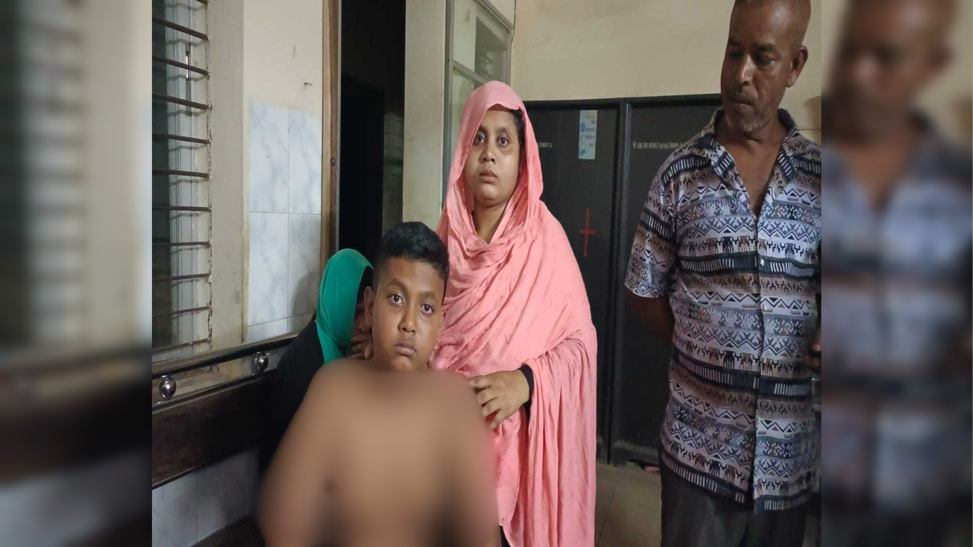 রাজাপুরে কোচিং শিক্ষকের নিষ্ঠুরতায় হাসপাতালে স্কুলছাত্র