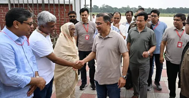 যশোরে প্রধানমন্ত্রী তারেক রহমান: উলশী খাল খনন ও জনসভায় যোগ দিতে শার্শার পথে